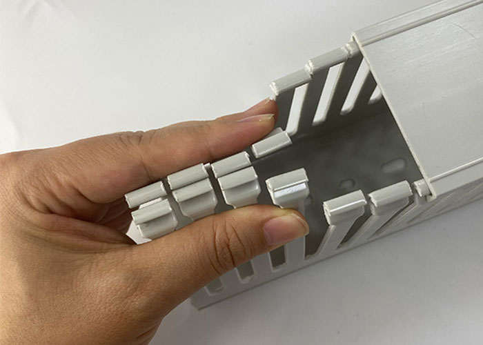 无卤线槽.jpg 无卤线槽.jpg