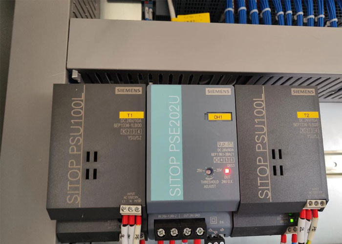 电柜线槽.jpg 电柜线槽.jpg