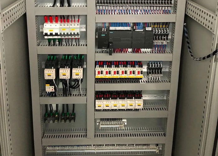 配电柜线槽.jpg 配电柜线槽.jpg