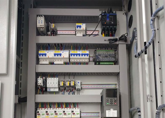 配电柜线槽.jpg 配电柜线槽.jpg